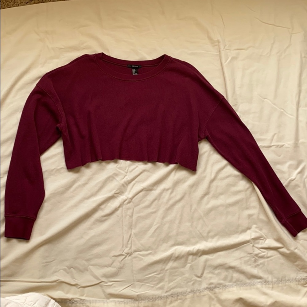 Cropped long sleeved burgundy thermal